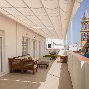 Triana Deluxe Skyview Apartment